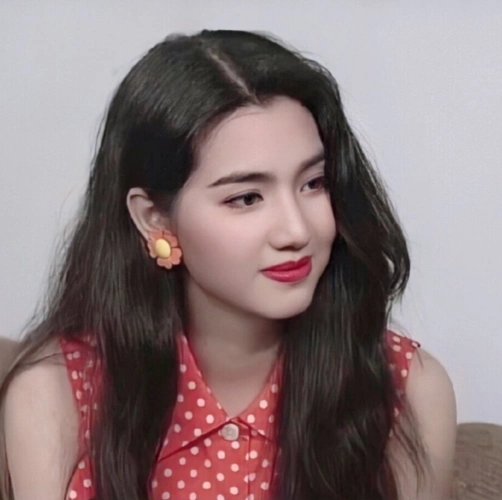 一代美人洪欣50岁容颜未改依旧优雅动人