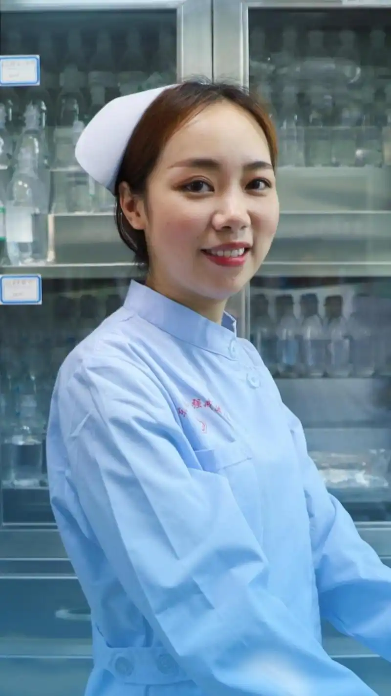 512护士节脱下防护服你还是那个爱笑的天使