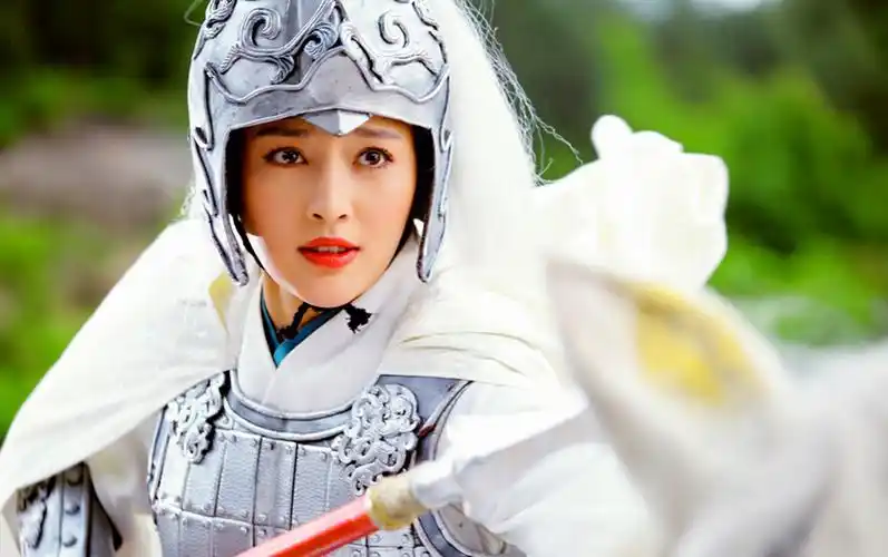 历史上真正的传奇女将军:学就西川八阵图,鸳鸯袖里握兵符!