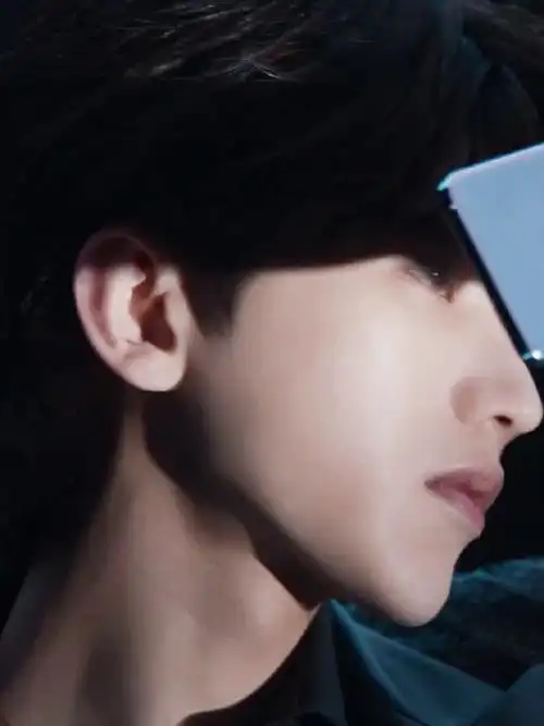 这唇0002这锁骨00    7915过期物料(已抹logo)  #蔡徐坤