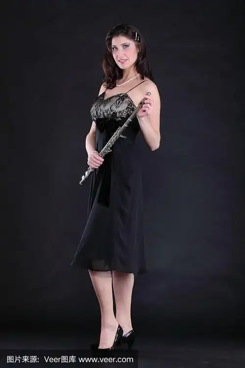 长笛,黑色背景,女孩,垂直画幅,美