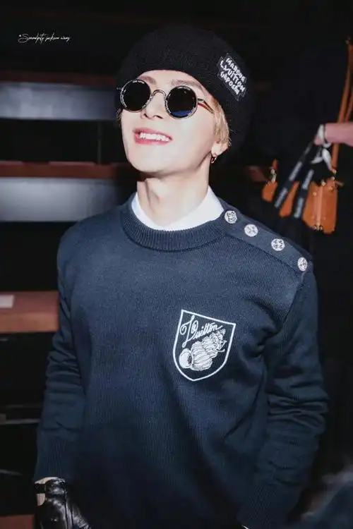 都知道王嘉尔这几年爱上纹身,全身上下有超过10个纹身,而且每一个都很