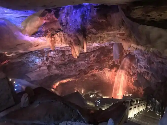 小学课本里的双龙洞金华山南麓,尖峰山之西,曾经有一座千年古刹