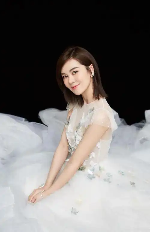 精美图集郁可唯知性优雅的女歌手