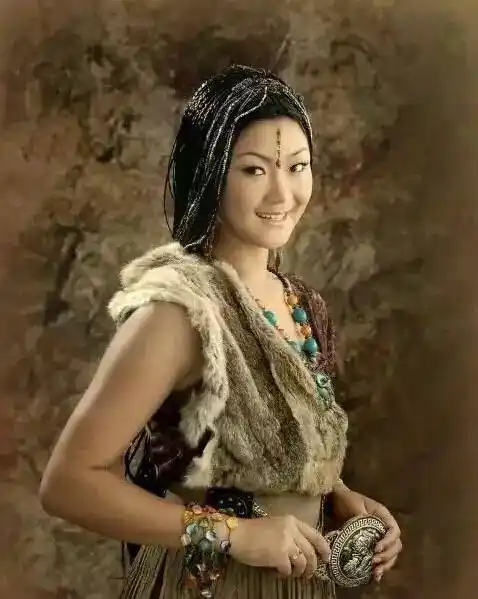 降央卓玛最美相册(含精选藏族歌曲)收藏!