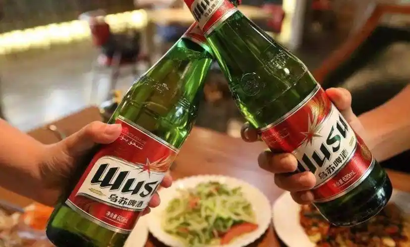 说到啤酒,就不得不说网红"乌苏啤酒",在喝酒圈子里,它一直有着"夺命大