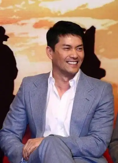 最近吕良伟在社交平台发文悼念前妻周海媚,没想到却惹上麻烦.