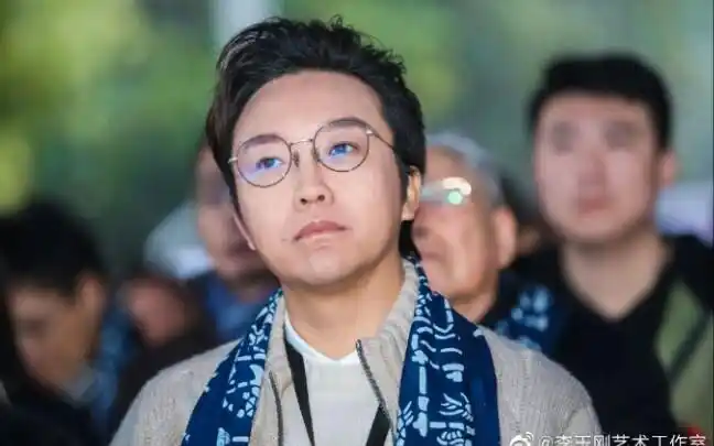 【李玉刚】撅嘴喝水的玉先生敲可爱