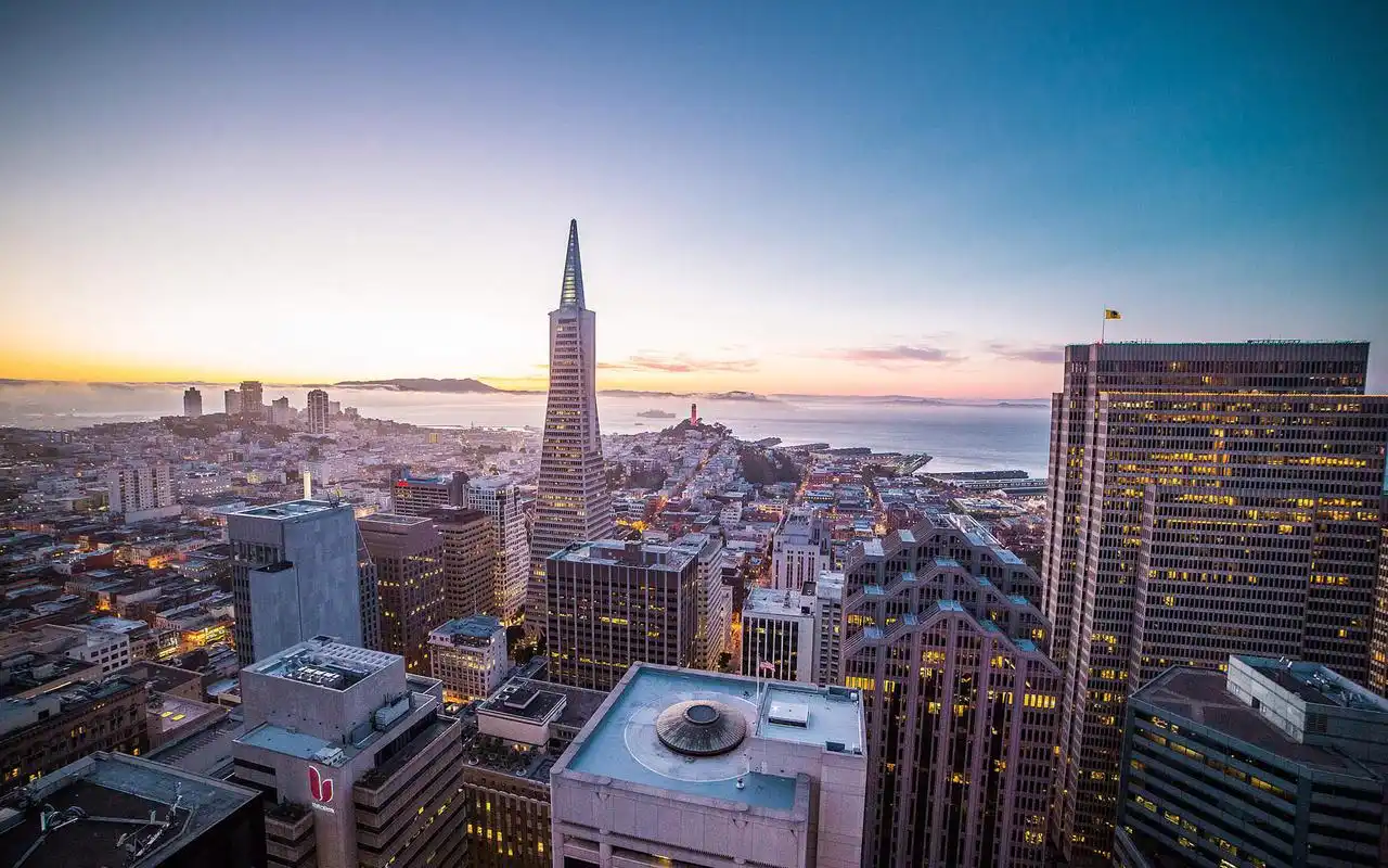 分享一组唯美好看的城市风景图片壁纸给大家,想要更多高清桌面壁纸