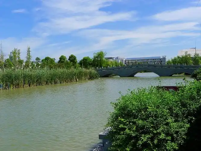 p>白天鹅公园在 a target="_blank" href="/item/阜宁/871643" data