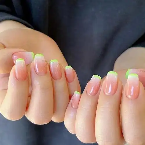 嘟嘟瓜美业网:夏日渐变美甲的正确打开方式,你get了吗?