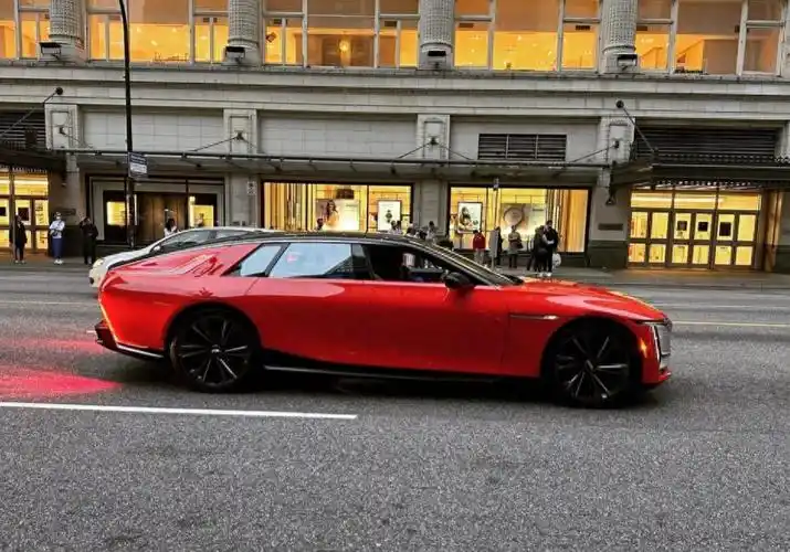 凯迪拉克最贵轿车折合人民币约244万元还带女神徽标