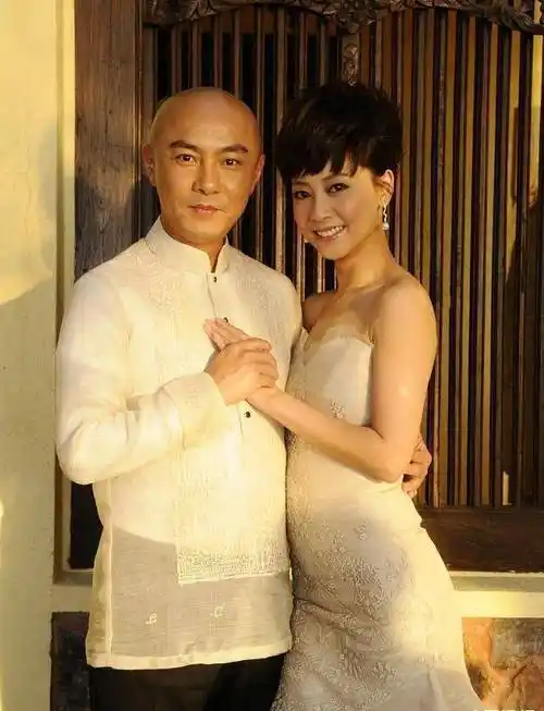 张卫健"隐藏"17年的妻子,原来是我们熟悉的她,难怪从没有绯闻_张茜