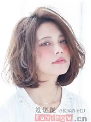 方脸发型精选|方脸适合什么发型 换款发型完美做自己