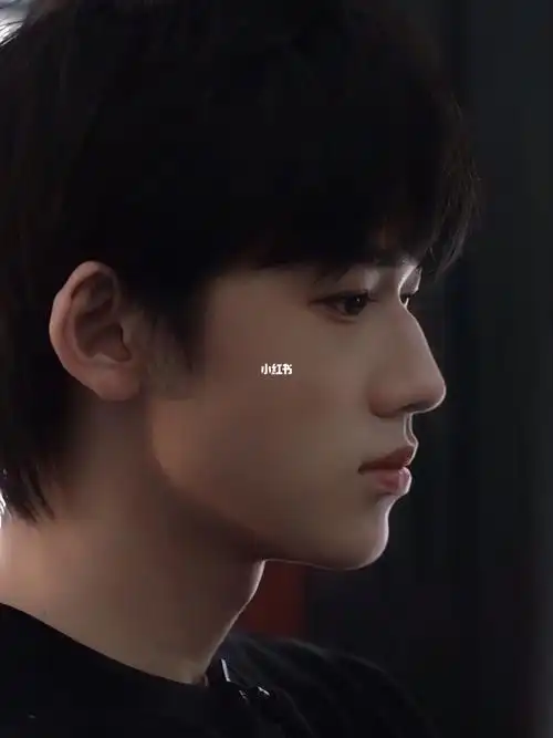 小宋老师侧脸杀06_宋亚轩_侧脸_时代少年团_下颌线_冷知识_时代少年