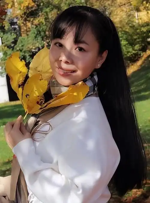 回顾王二妮23岁成名放弃百万年薪下嫁农村如今咋样了