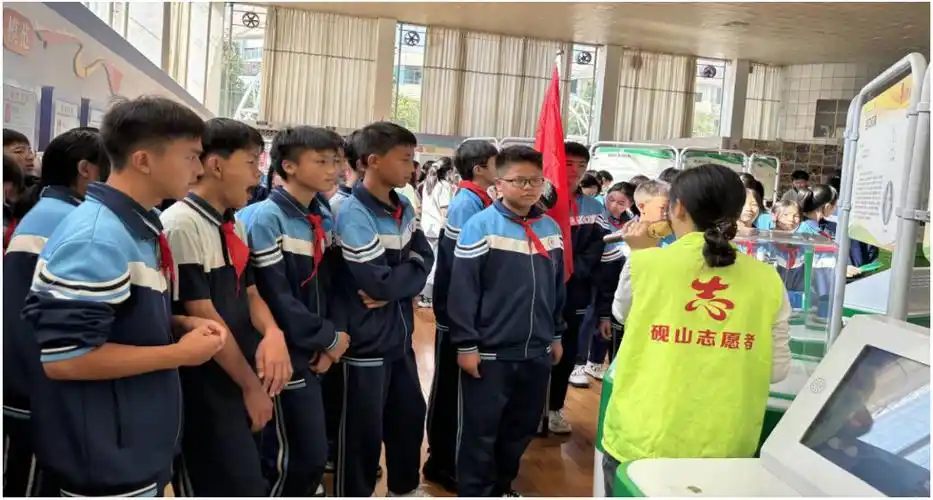 科技活动周全民探馆之砚山县民族中学