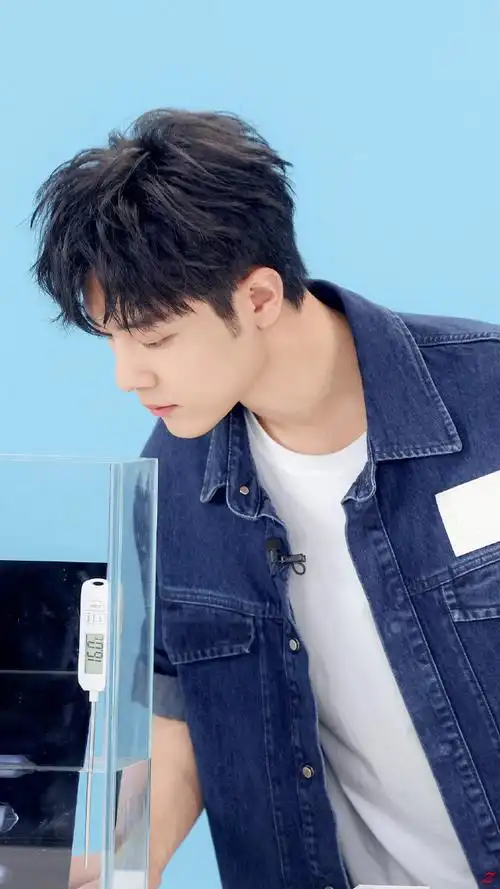 肖战超话#日常见肖战#    壁纸    @x玖少年团肖战daytoy