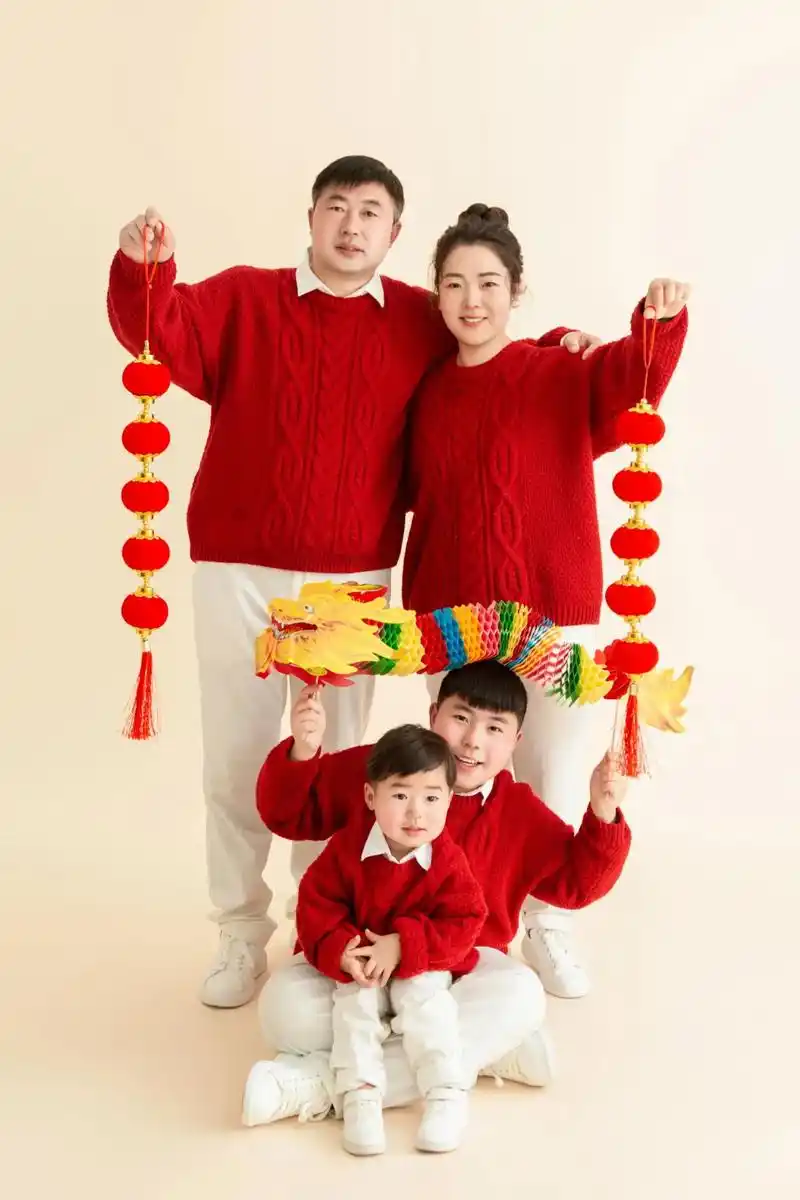 一家四口 #亲子照 不求所有的日子都泛着光,只愿每一天都承 - 抖音