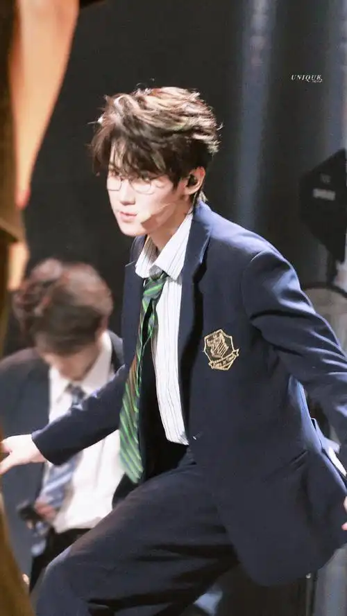 张真源超话08#张真源 live之神#"与你相遇的每一刻也是我印象最深的