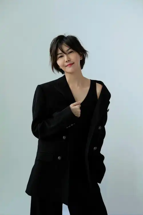 天后孙燕姿受邀担任2月equal封面人物 登纽约时代广场巨幕