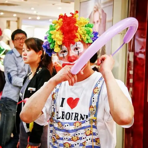 商场里表演的小丑