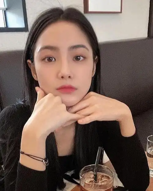 就连皮肤都是晶莹透亮,个个都拥有"水光肌",皮肤不好长的再漂亮颜值也