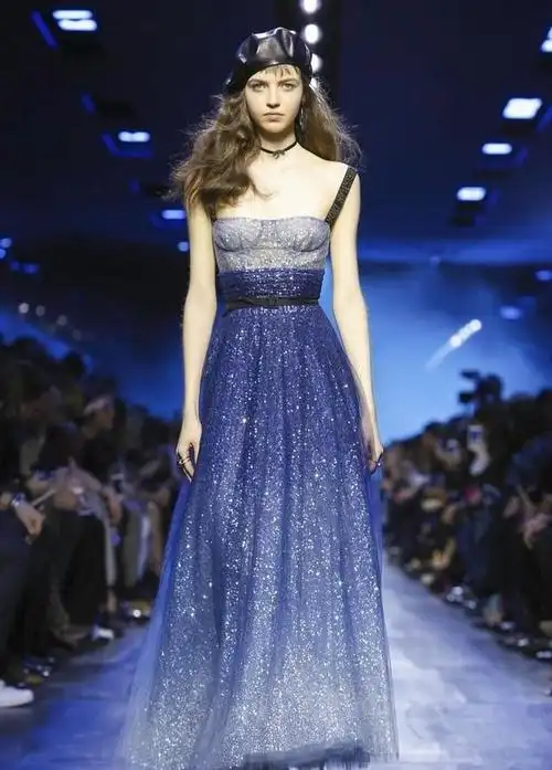 dior星空裙——最美的裙子,baby和李纯谁穿上更有气质!