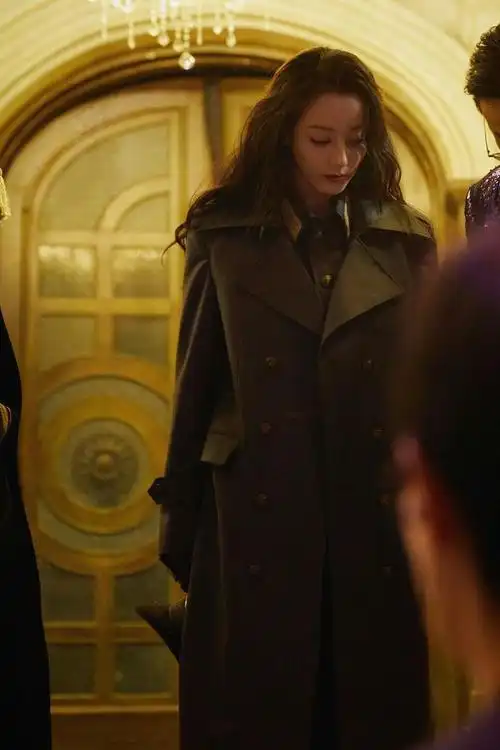 迪丽热巴狠辣美艳女军阀 感觉会把敌人关在地牢里拿鞭子抽 好a