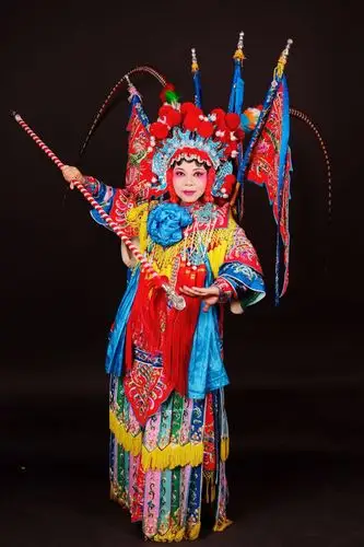 可我分明觉得她是说的刀马旦,潮湿着