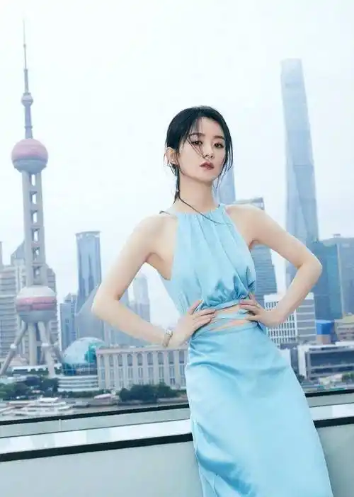 原创赵丽颖夏日大片太清凉依旧少女感满满编织草帽尽显清新范