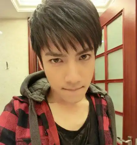 罗戈leo示范男士帅气中长碎发发型