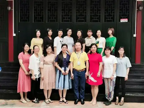 专业引领 德润心田——记广东省中小学名班主任李桂华工作室第十二次