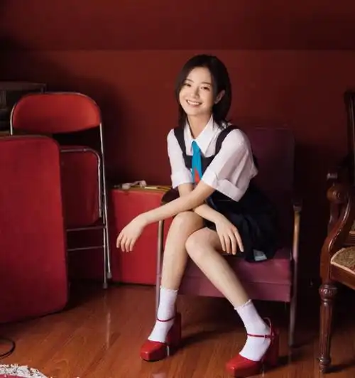 真期待她可以穿着高跟鞋去参加活动,李庚希这么美