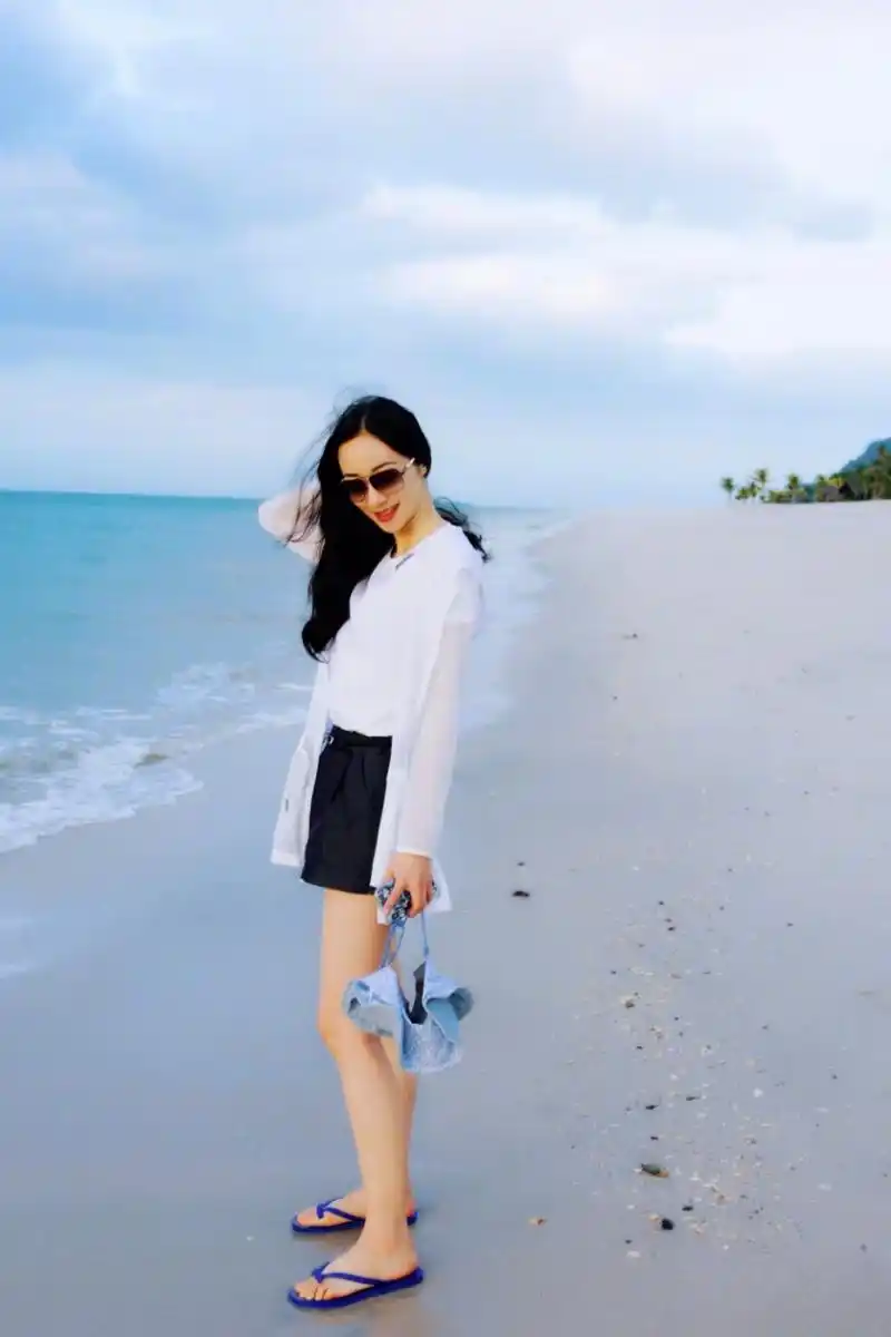 韩雪  海滩光脚丫浅秀美腿玉足[笑哭]