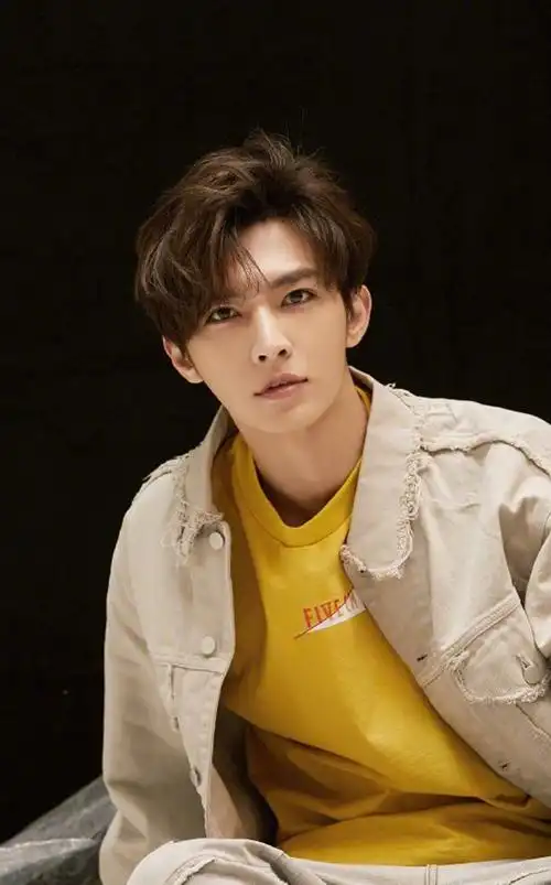 明星图片 台湾 男 炎亚纶 > 炎亚纶帅气养眼时尚写真图片(6/6)返回