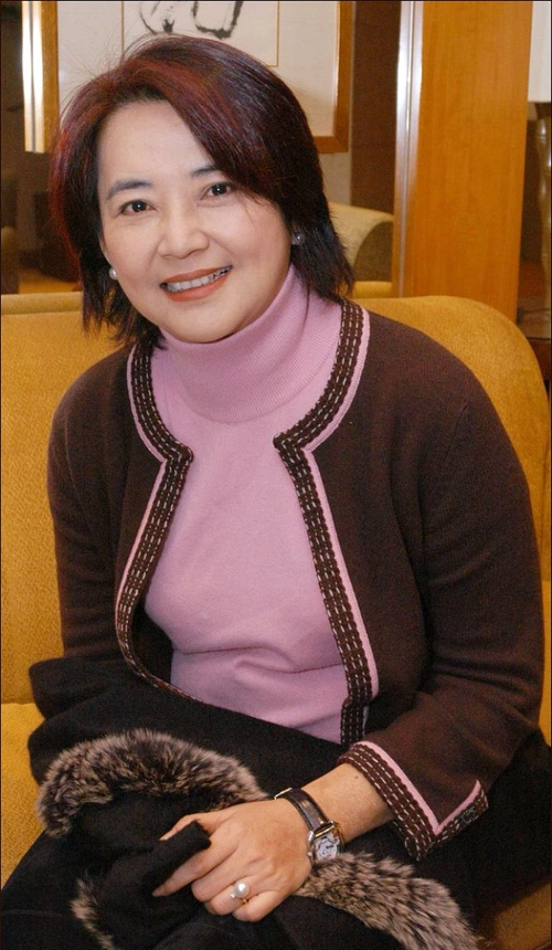 60的胡慧中是富家千金老了的样子吧举手投足都是优雅真大气