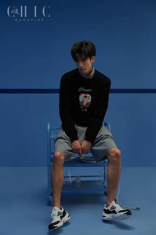 宋威龙杂志大片演绎"蓝"朋友