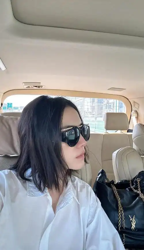 宋佳最新街拍 松弛自然美