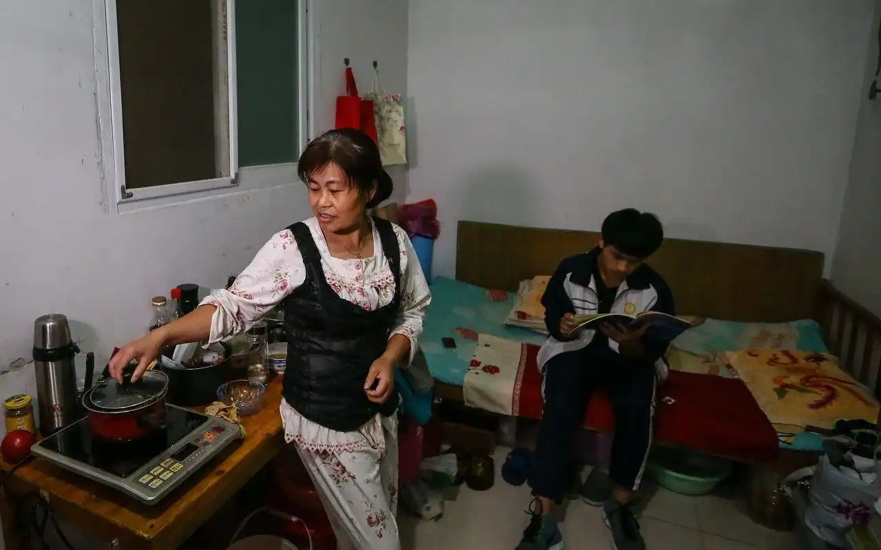 毛坦厂中学"最商业"陪读妈妈,发现商机一年挣百万?但争议不断