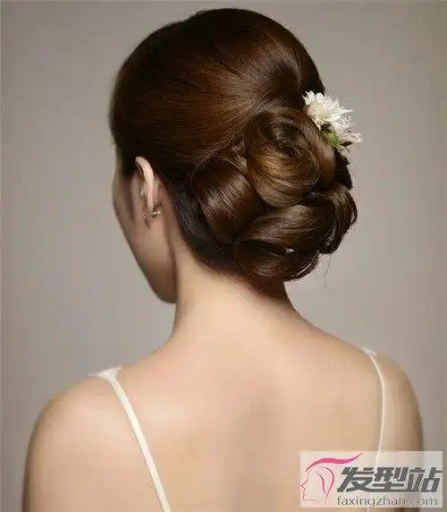 韩式鲜花盘发设计 文艺苑淑女低盘发-- 发型大全
