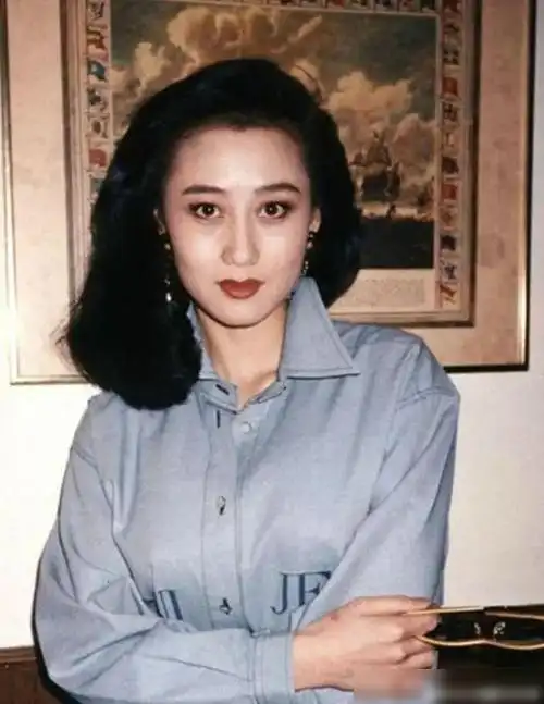 李连杰喜迎57岁大寿身材发福毫无巨星样利智罕见露面抢尽风头