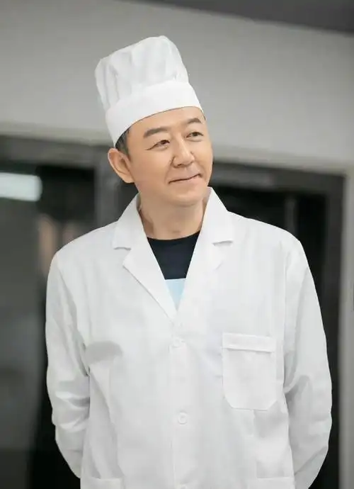 演员郭涛:娶小17岁李燃,婚后连生二胎,一家四口其乐融融