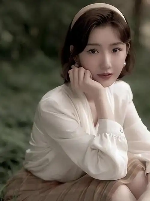 毛晓彤:刚出生被父亲丢垃圾堆,成名后却被父亲索要5000万赡养费