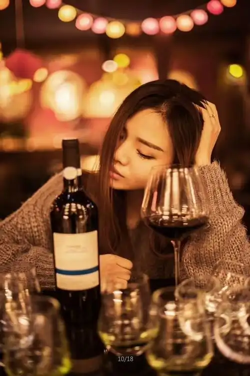 酒桌上,为什么离不开女人?