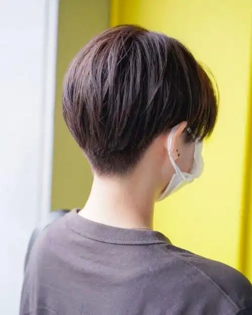 女士短发款式现在也是丰富多彩,让大家有了更多的选择,但要说利落有