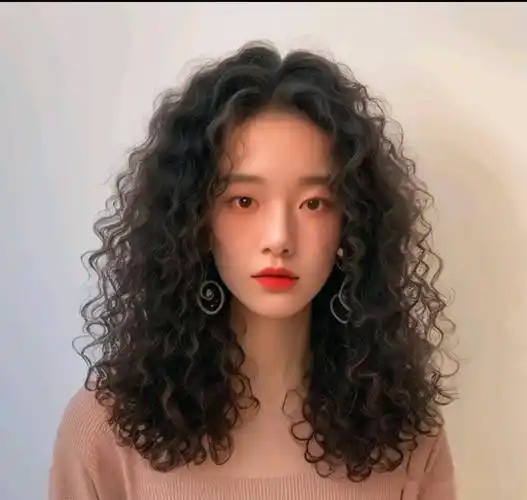 头发细软少就选全头烫,又美又洋气,十分显发量_女性_发型_时尚