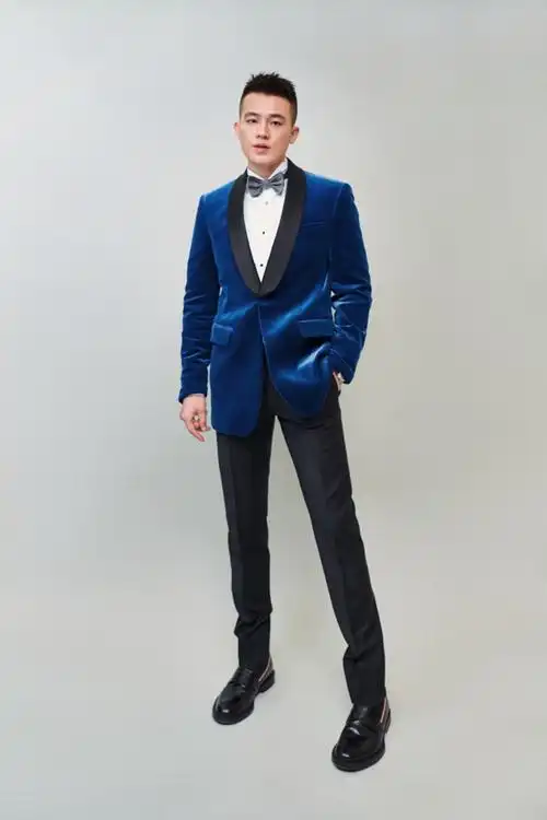 6月15日,演员欧豪携两部作品亮相第22届上海国际电影节红毯.