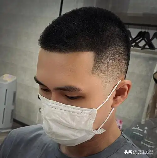 鹅蛋脸适合什么样的发型男生,男性鹅蛋脸适合什么发型(夏天男生别乱剪
