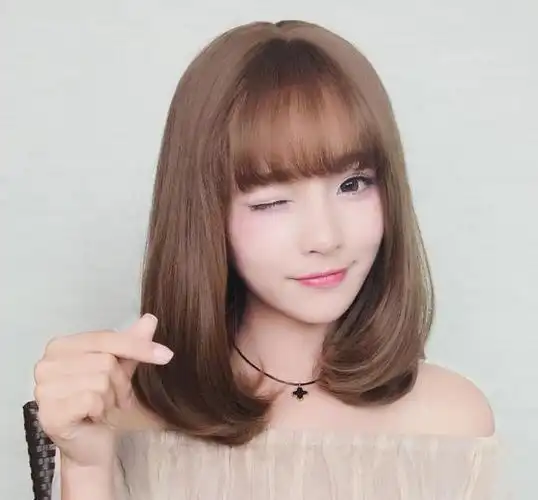 女人不用去理发店,在家照样拥有百变发型,简单时尚又减龄!